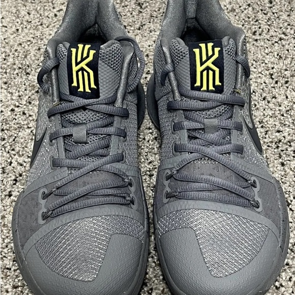 Nike kyrie 3 Cool Grey Almost New - Picture 11 of 13